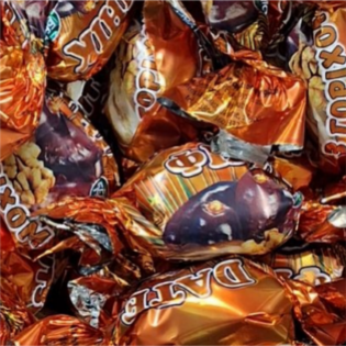 Daktyle z orzechem włoskim w czekoladzie