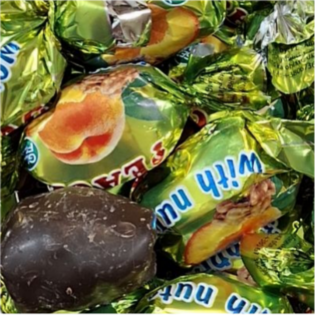 Brzoskwinia z orzechem włoskim w czekoladzie